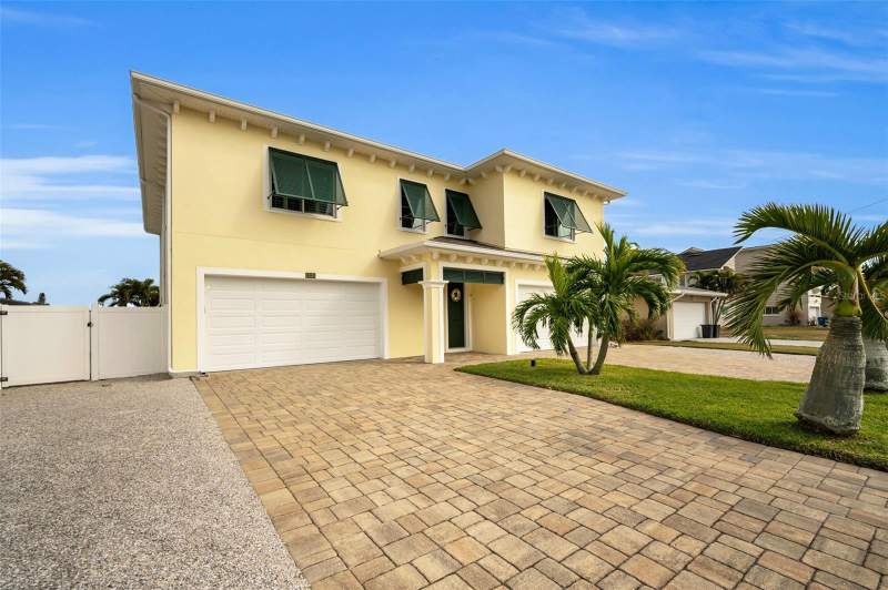 3 bedroom Single Family Residence at 11325 5th Street, Isle Of Palms 1st Add, Treasure Island — photo 3