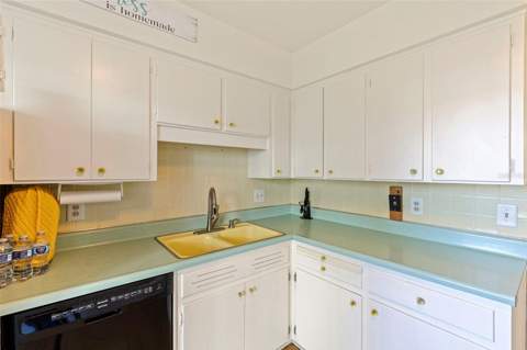 1036 North Shore Drive #1, St Petersburg FL - photo 12 of 38