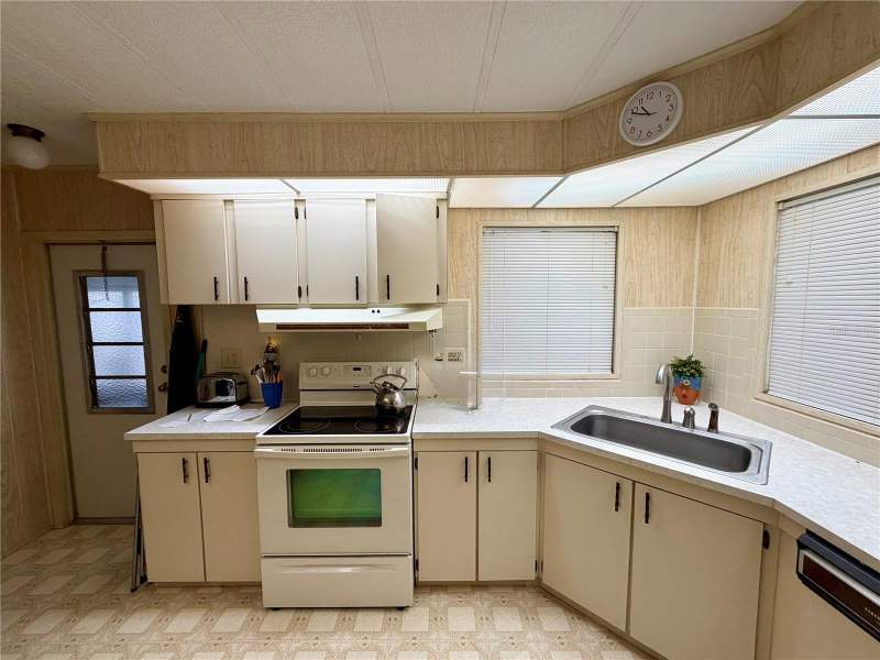 2 bedroom Manufactured Home at 6571 NE 1st Place, Ocala East Villas Un 01, Ocala — photo 4