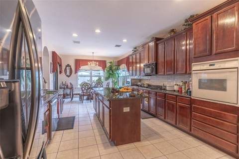 915 Hickory Fork Drive, Seffner FL - photo 11 of 47