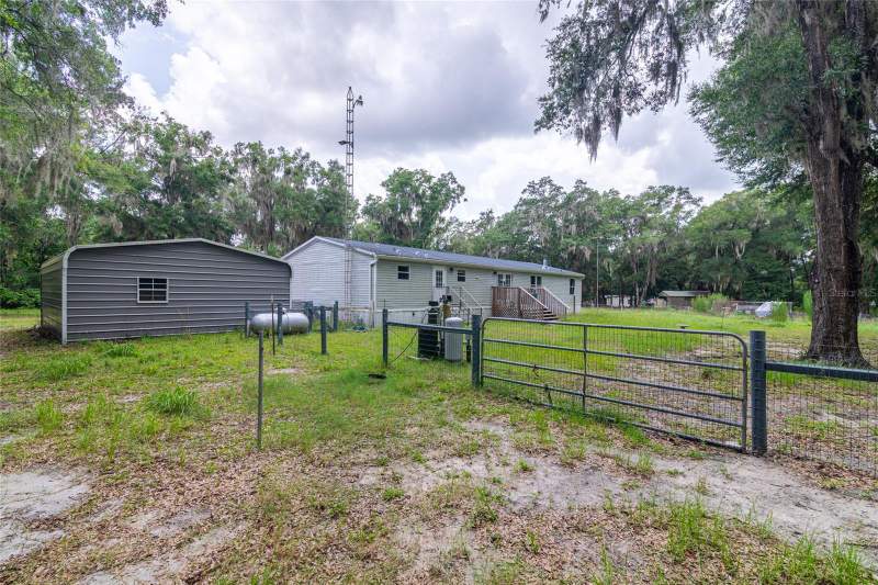 4 bedroom Manufactured Home at 19050 NE 3rd Court, Gif Clark Grant, Citra — photo 4