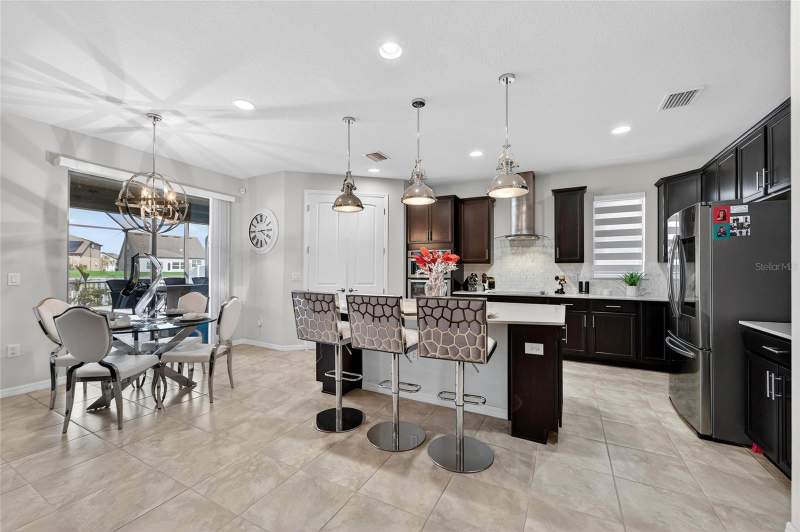 6 bedroom Single Family Residence at 13816 Galway Sand Road, South Fork, Riverview — photo 2