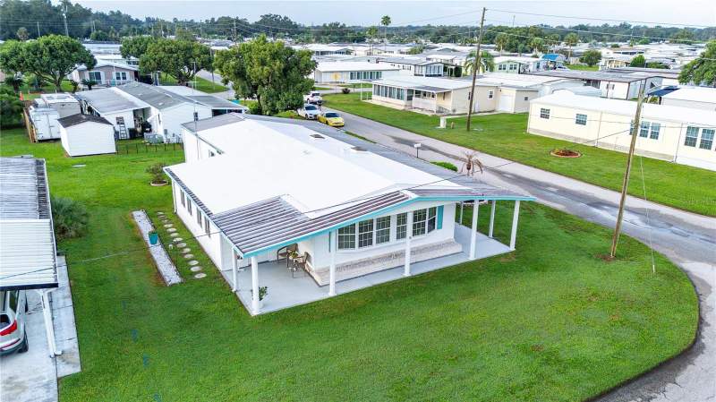 2 bedroom Manufactured Home at 5352 Plant Street, Lake Betmar Estates, Zephyrhills — photo 2