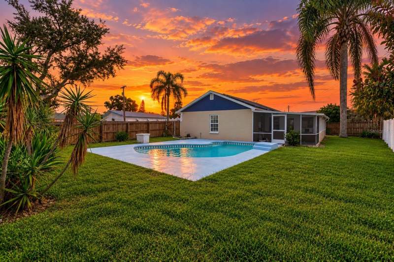 3 bedroom Single Family Residence at 208 Flamingo Dr, Apollo Beach Unit 1 Pt 2, Apollo Beach — photo 2