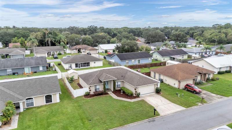 3 bedroom Single Family Residence at 5836 Daughtery Downs Loop, Emerald Pointe, Lakeland — photo 3