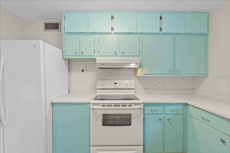 1 bedroom Condominium at 6010 Lilli Way #6010, Villager Apts Unit 1 Amd, Bradenton — photo 4