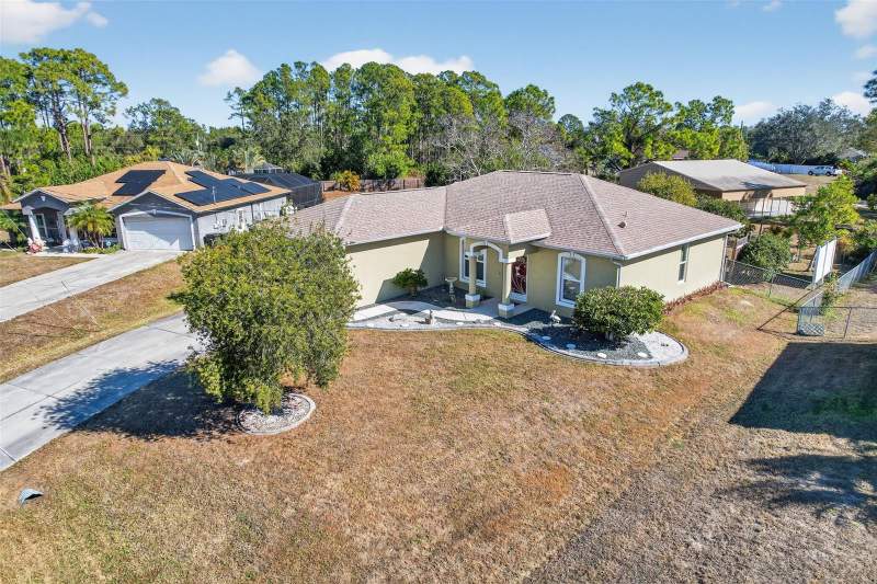 3 bedroom Single Family Residence at 7888 Evinrude Avenue, Port Charlotte Sub 26, North Port — photo 2