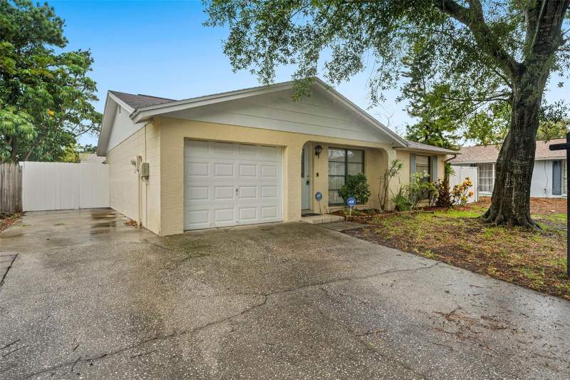 3 bedroom Single Family Residence at 9403 Afton Court, Timberlane Sub Unit 7A, Tampa — photo 2