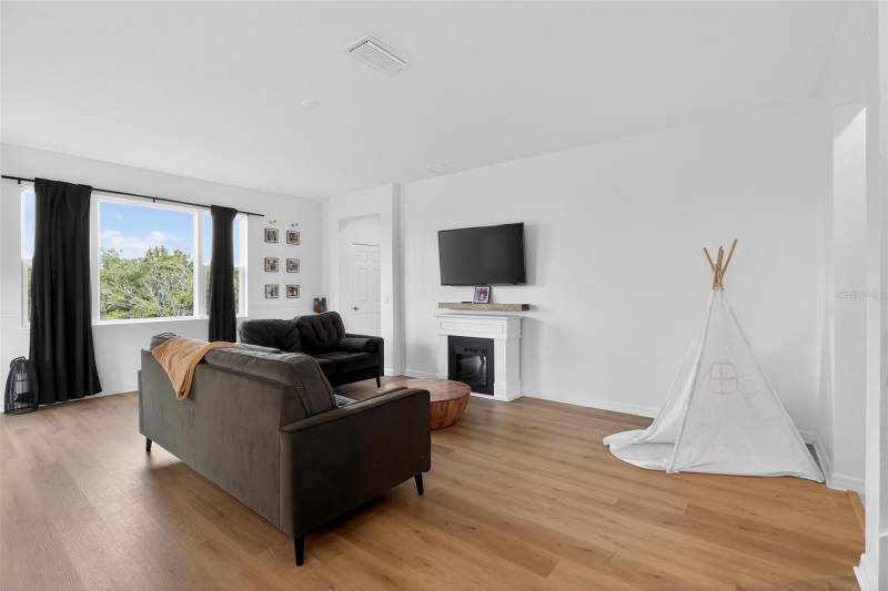 5 bedroom Single Family Residence at 589 Jupiter Beach Road, Preserve/Sunrise Ph 3, Groveland — photo 5