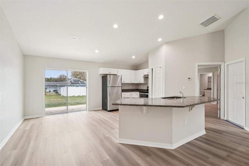 3 bedroom Single Family Residence at 1 Oak Circle Course, Silver Spgs Shores Un 12, Ocala — photo 4