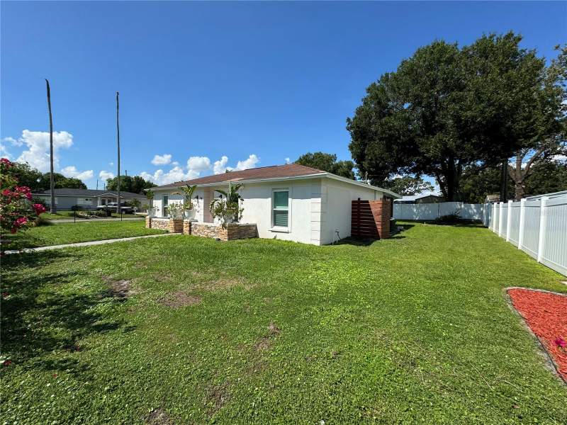 4 bedroom Single Family Residence at 7102 Reindeer Road, Clair Mel City Unit 10, Tampa — photo 2