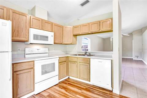8832 Valencia Oaks Court, Orlando FL - photo 6 of 6