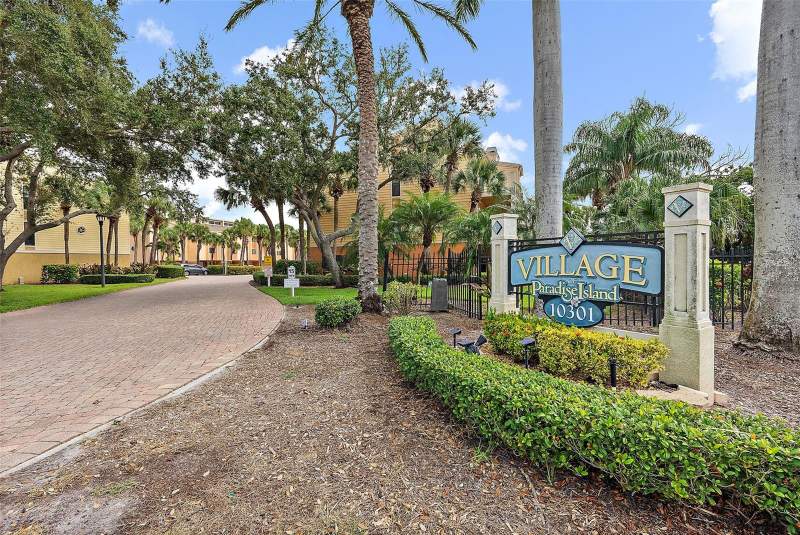 3 bedroom Townhouse at 551 Sandy Hook Road, Village Of Paradise Island, Treasure Island — photo 4