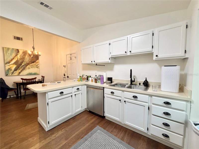 2 bedroom Condominium at 421 NW 48th Boulevard, Mill Pond, Gainesville — photo 3