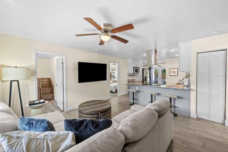 4 bedroom Single Family Residence at 8011 26th Avenue, Jungle Terrace Sec B, St Petersburg — photo 2