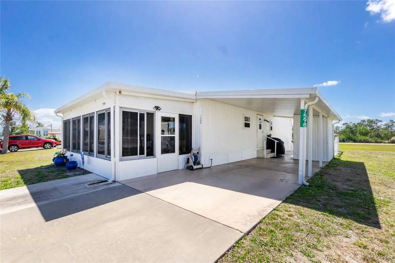 2 bedroom Manufactured Home at 7598 Ratan Circle, Village Holiday Lake, Port Charlotte — photo 2