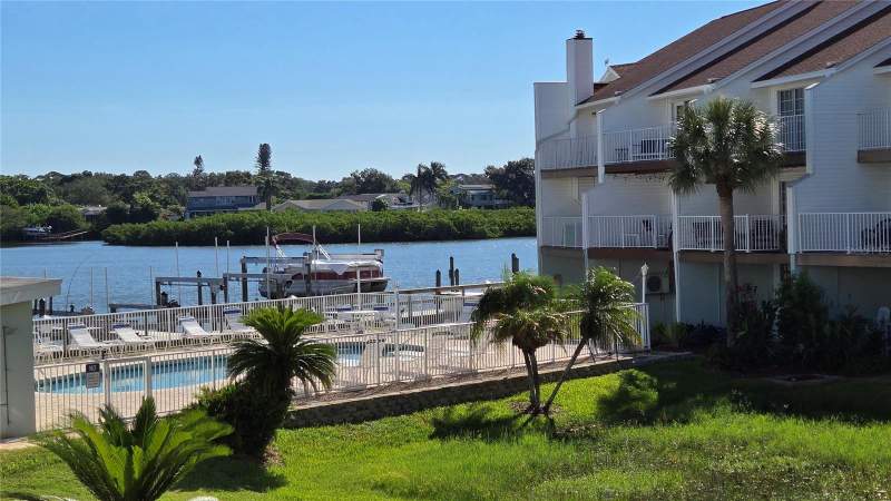 3 bedroom Townhouse at 19201 Vista Lane #D2, Vista Village Twnhms, Indian Shores — photo 2