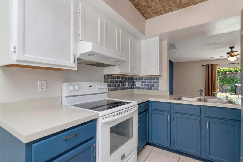2 bedroom Townhouse at 14053 Notreville Way, Carrollwood Village Ph III, Tampa — photo 3