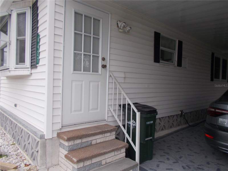 2 bedroom Mobile Home at 6427 Fleetwood Court, Holiday Park, North Port — photo 2