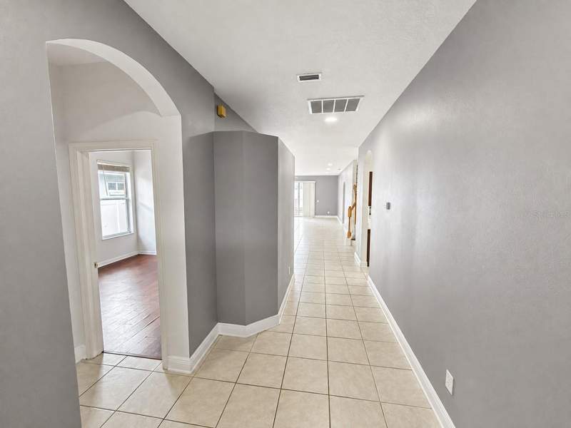 4 bedroom Single Family Residence at 15430 Lake Bella Vista Drive, Rawls Road Sub Ph I, Tampa — photo 2