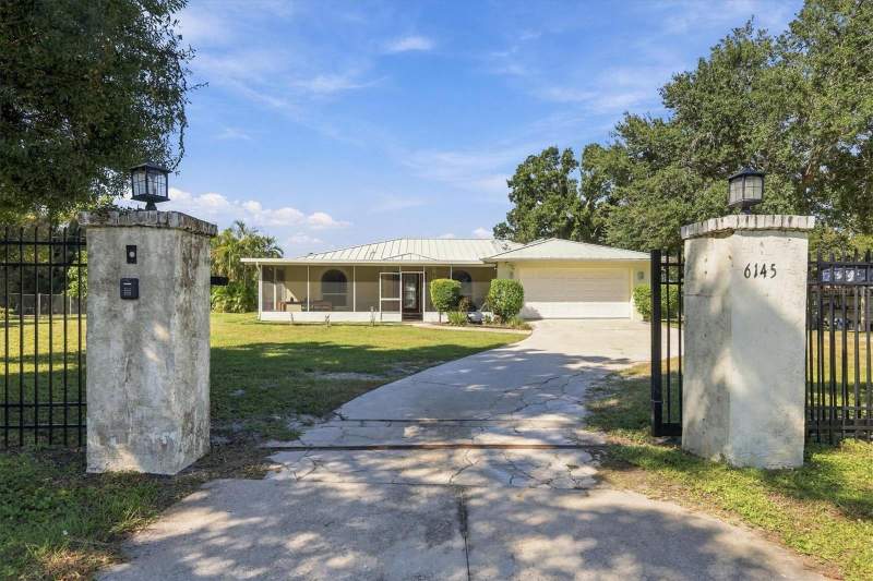 3 bedroom Single Family Residence at 6145 N Tuttle Avenue, Desoto Acres Area, Sarasota — photo 2