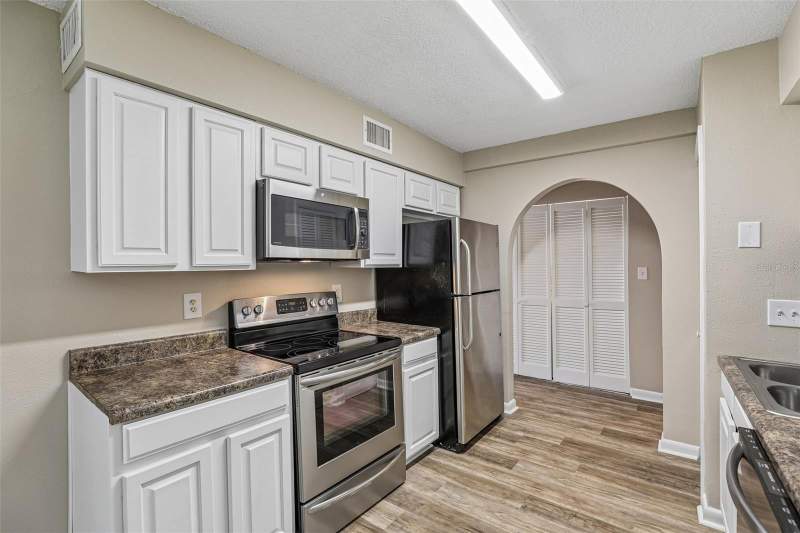 2 bedroom Condominium at 100 E Oak Terrace Drive #D2, Coach Houses/Leesburg 2D, Leesburg — photo 5