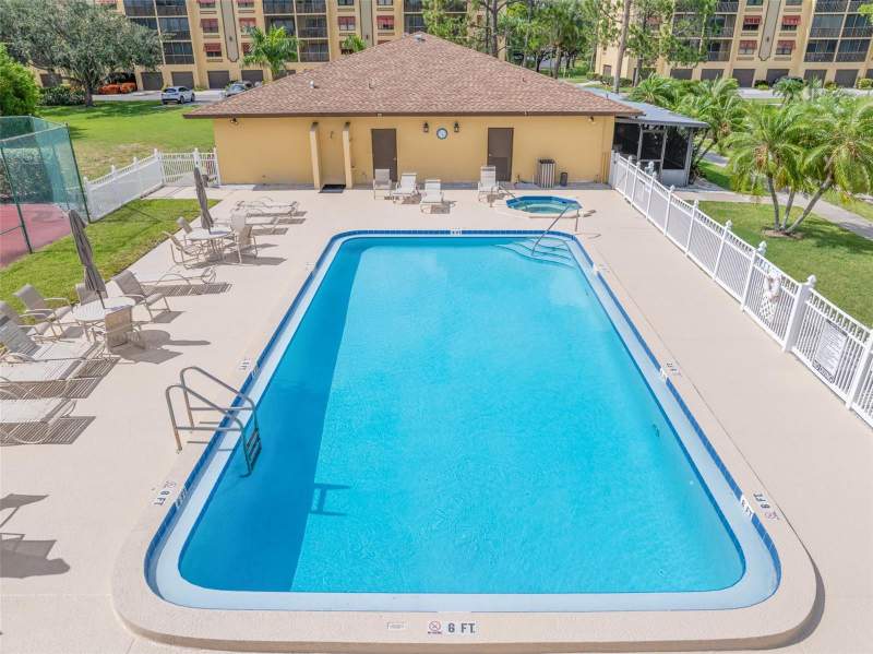 2 bedroom Condominium at 5817 Park Street #302, 6000 Park Place Condo, St Petersburg — photo 5