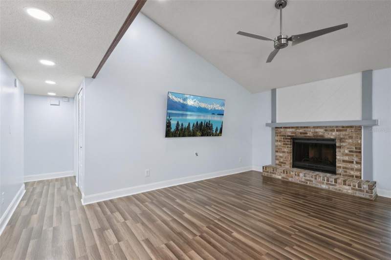 3 bedroom Single Family Residence at 3613 Coppertree Circle, Southwood Hills Unit 14, Brandon — photo 3