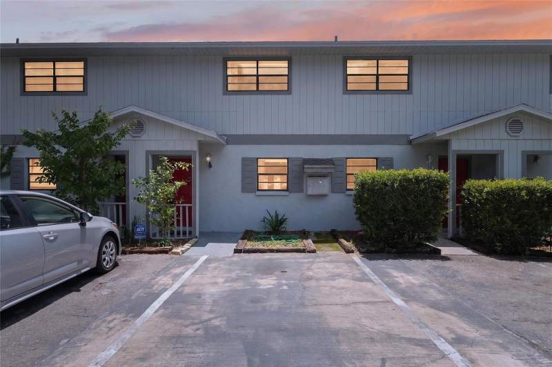 2 bedroom Condominium at 4123 SW 15th Place #2, Mossy Oaks Twnhs, Gainesville — photo 3