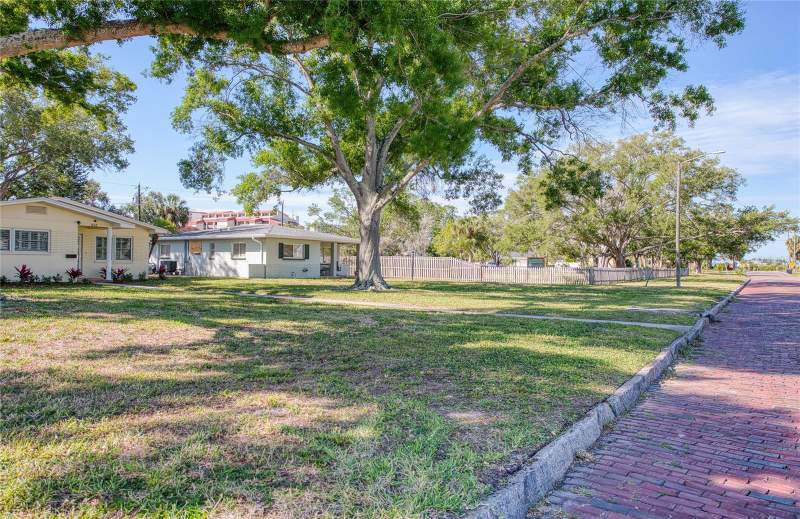 2 bedroom Single Family Residence at 662 Villagrande Avenue, Pasadena On The Gulf Sec C, St Petersburg — photo 2