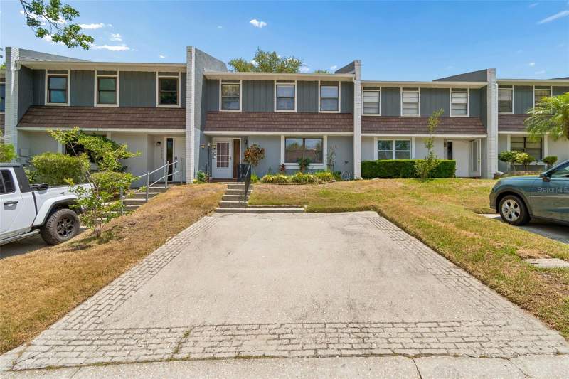 1319 ABBEY CRESCENT LANE home for sale in Harvard Arms Townhouses