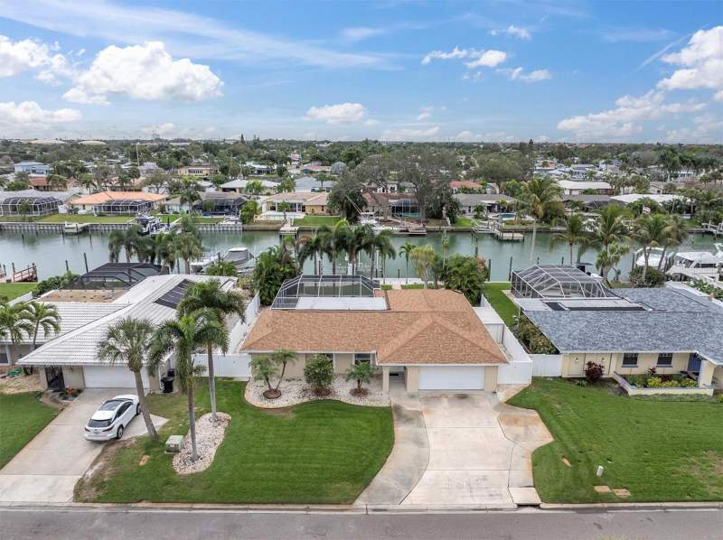 3 bedroom Single Family Residence at 4200 46th Avenue, Maximo Moorings, St Petersburg — photo 4