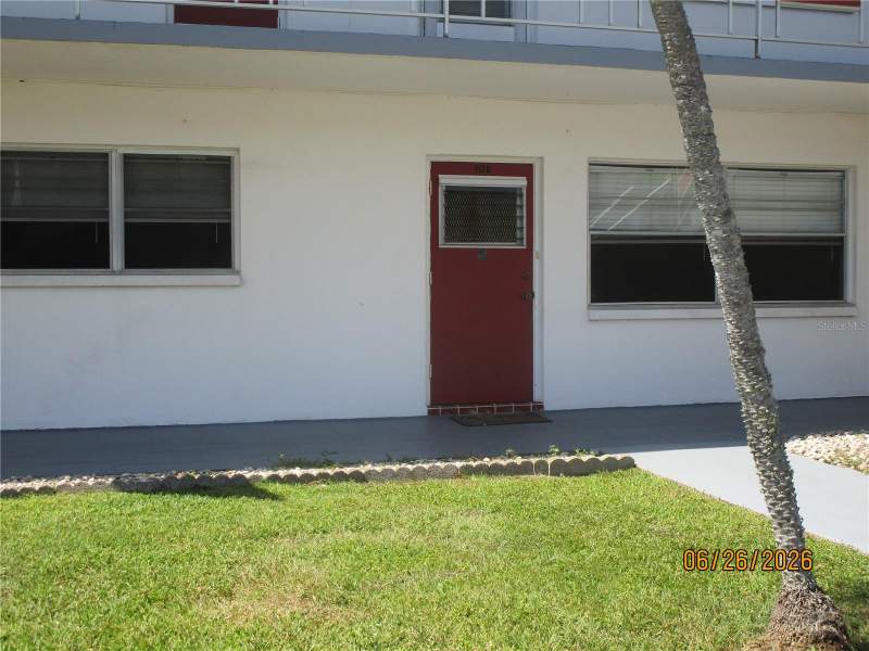 2 bedroom Condominium at 1950 58th Avenue #10, Town Apts Condo, St Petersburg — photo 2