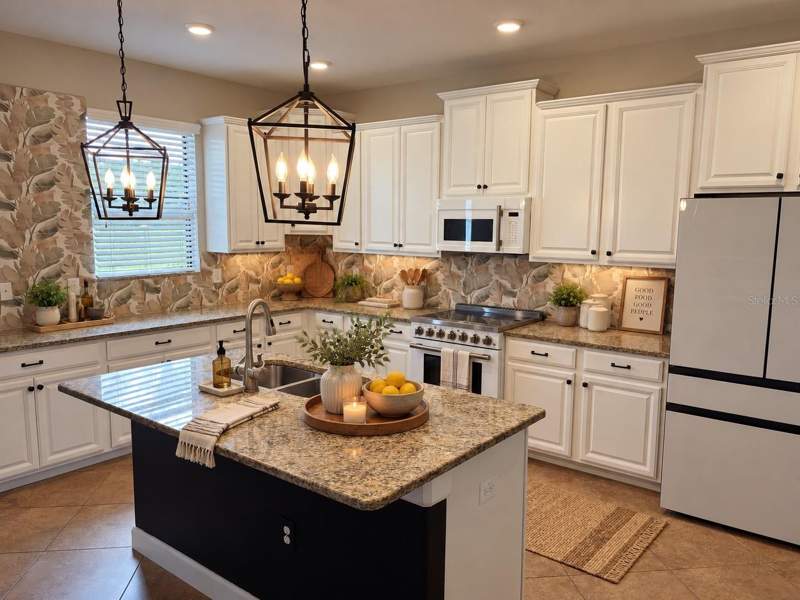 4 bedroom Single Family Residence at 19421 Paddock View Drive, K-Bar Ranch Prcl Q Ph 2, Tampa — photo 3