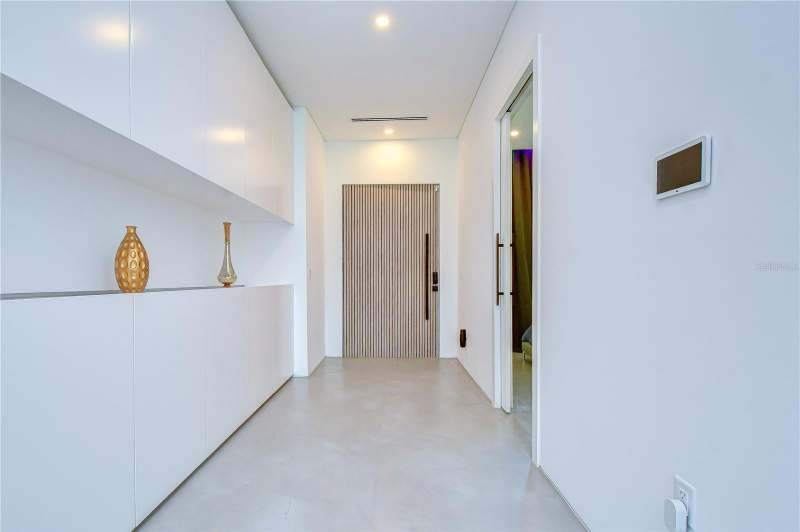 4 bedroom Single Family Residence at 6805 New York Drive, Spillers 1st Add, Tampa — photo 3