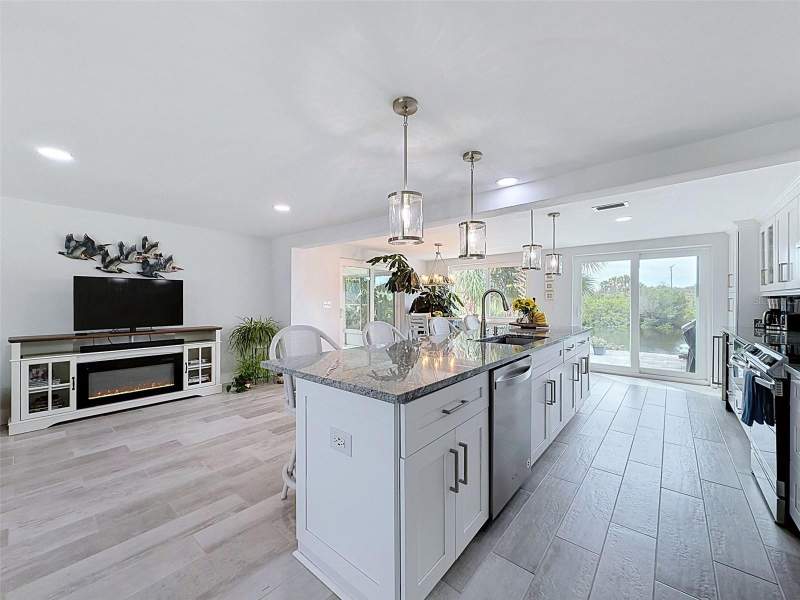 2 bedroom Single Family Residence at 6618 Leeside Isle, Leisure Beach, Hudson — photo 3