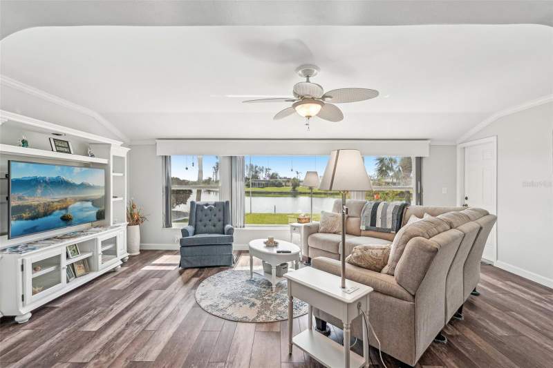 2 bedroom Single Family Residence at 1405 W Del Webb Boulevard, Del Webbs Sun City Florida Un, Sun City Center — photo 4