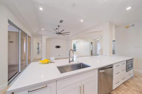 11915 Clubhouse Drive, Lakewood Ranch FL - photo 19 of 54