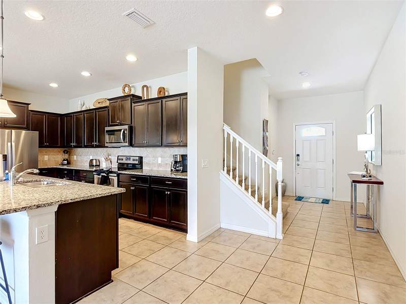 4 bedroom Townhouse at 8899 Geneve Ct, Windsor At Westside, Kissimmee — photo 3