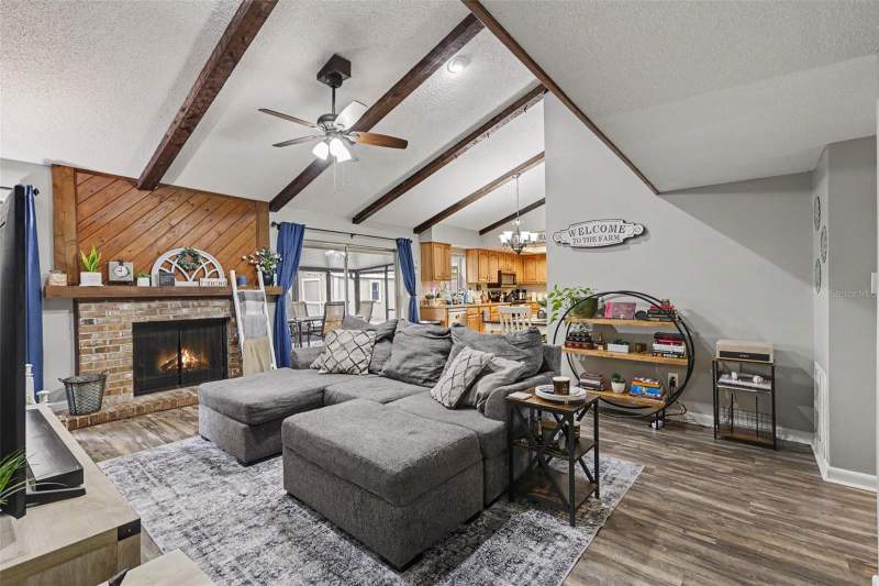 3 bedroom Single Family Residence at 819 CROSSWINDS DRIVE, SOUTHWOOD HILLS UNIT 14, BRANDON — photo 5