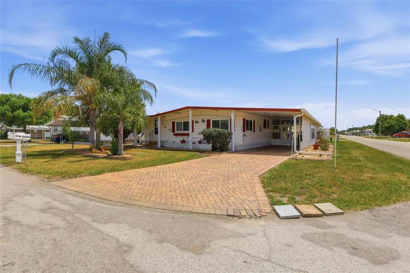 2 bedroom Manufactured Home at 5244 Mohawk Street, Lake Betmar Estates, Zephyrhills — photo 2