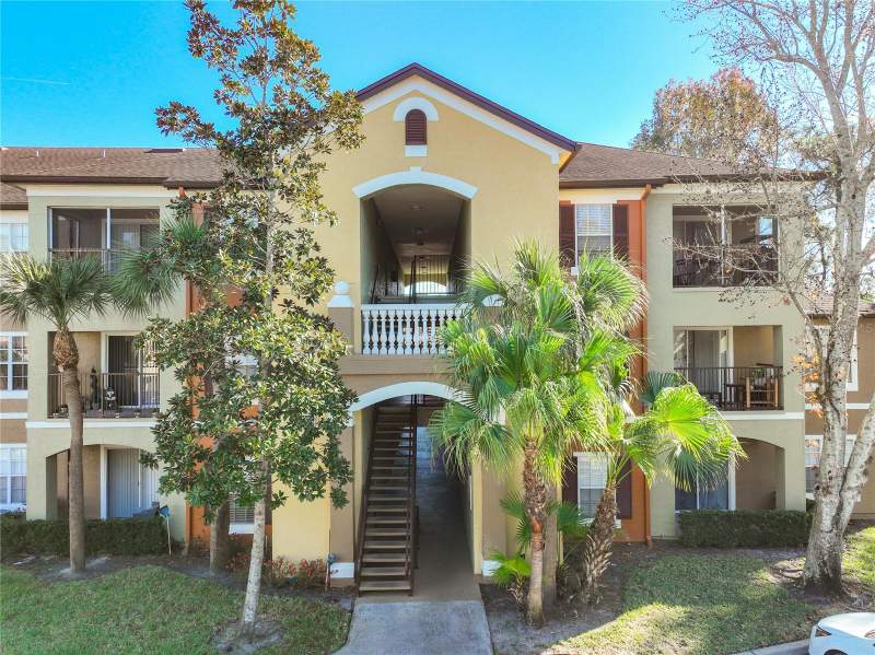 Crest At Waterford Lakes Condo