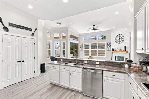 7746 Debeaubien Drive, Orlando FL - photo 13 of 44