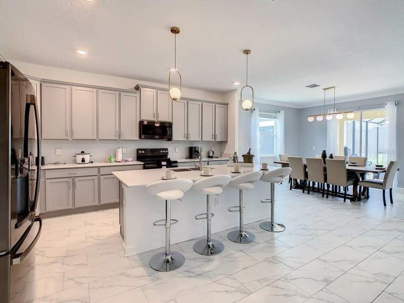 6 bedroom Single Family Residence at 2908 Protagonist Street, Cove At Storey Lake 4, Kissimmee — photo 2