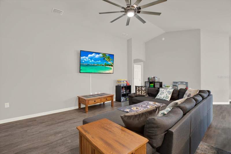 4 bedroom Single Family Residence at 117 Eagle Summit Drive, River Bend West Sub, Ruskin — photo 5