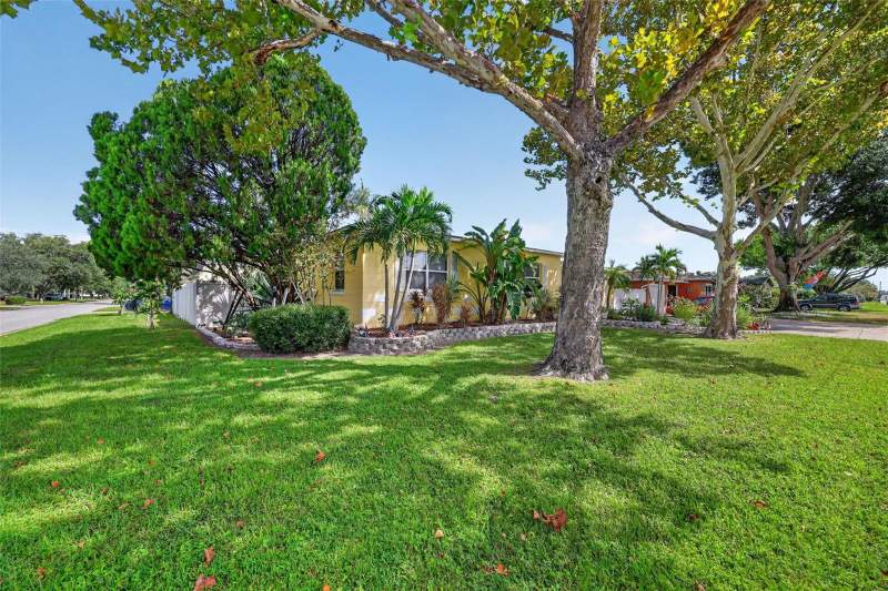 3 bedroom Single Family Residence at 3793 Benson Avenue, Sirmons Estates, St Petersburg — photo 3