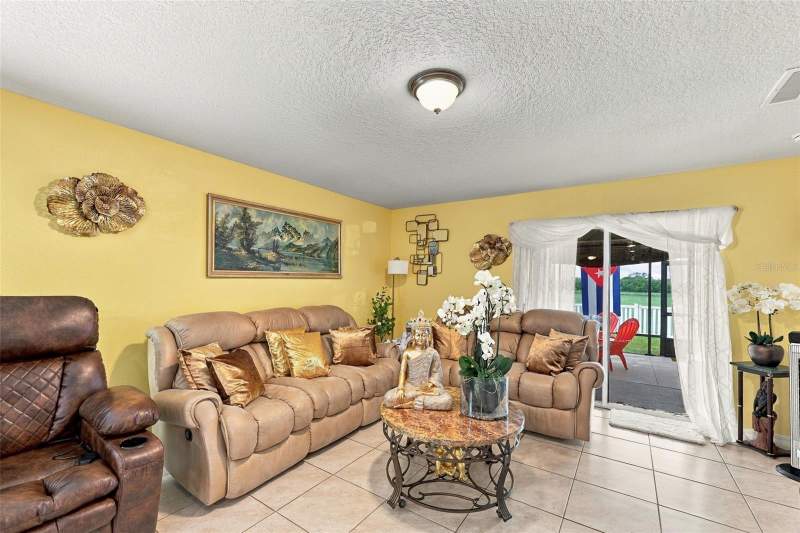 3 bedroom Single Family Residence at 588 Olive Conch Street, Shell Cove Ph 1, Ruskin — photo 5