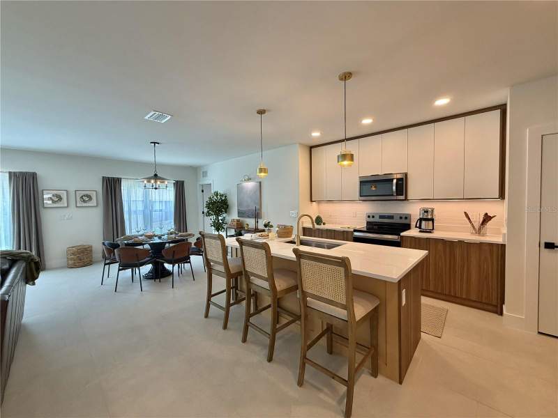4 bedroom Single Family Residence at 5813 Regent Road, South Venice, Venice — photo 4
