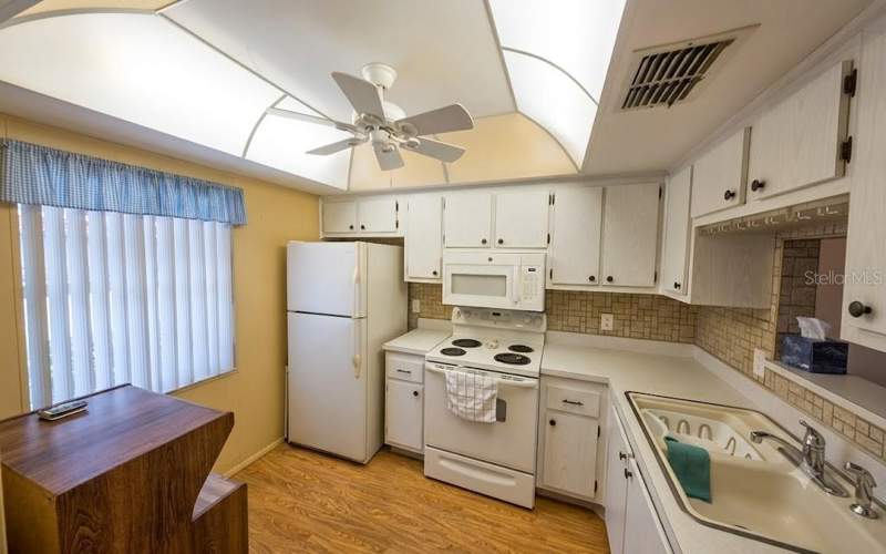 2 bedroom Condominium at 601 N Hercules Avenue #1205, Pinewood Village Condo, Clearwater — photo 3