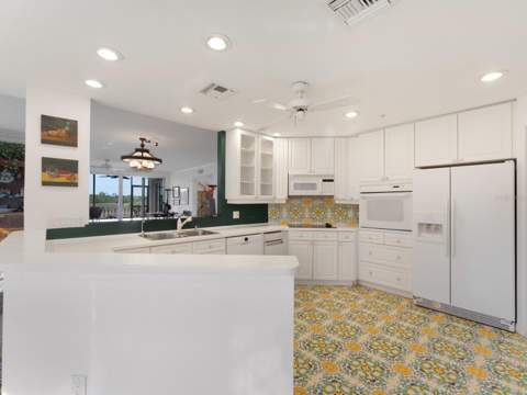 5430 Eagles Point Circle #101, Sarasota FL - photo 18 of 59